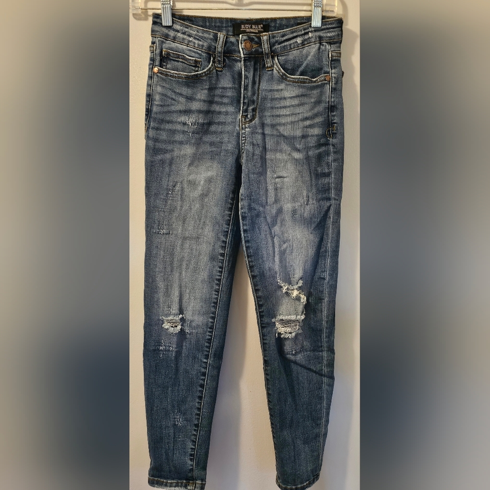 Judy Blue Jeans Women's Size 26 Relaxed Fit Ankle‎ Stretch Blue Denim Distressed